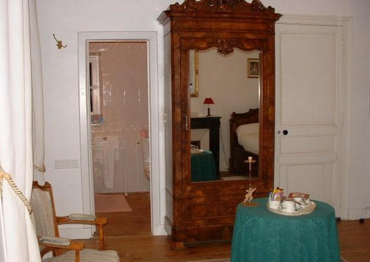 Chambres D'Hotes Le Pont Romain Montfort-le-Gesnois Exteriör bild