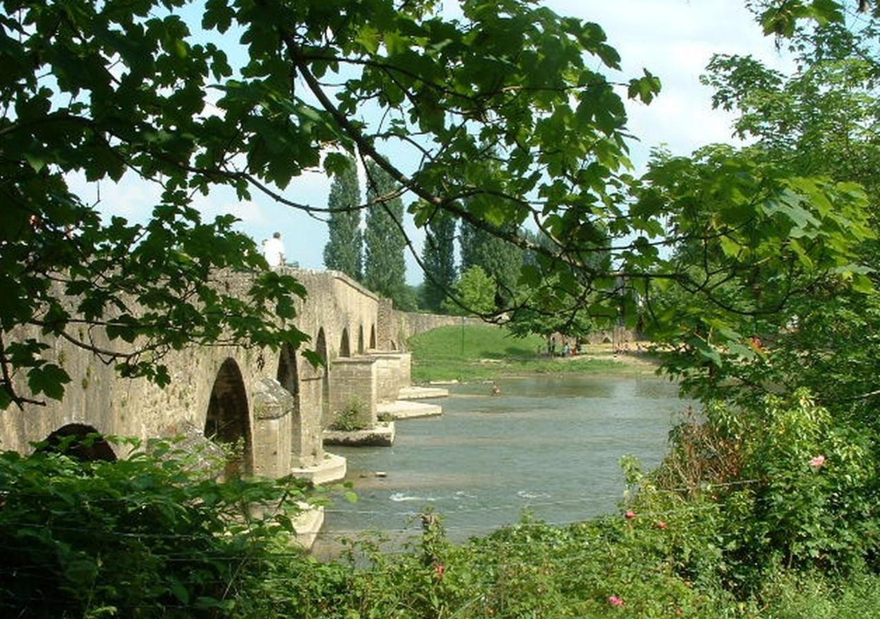 Chambres D'Hotes Le Pont Romain Montfort-le-Gesnois Exteriör bild